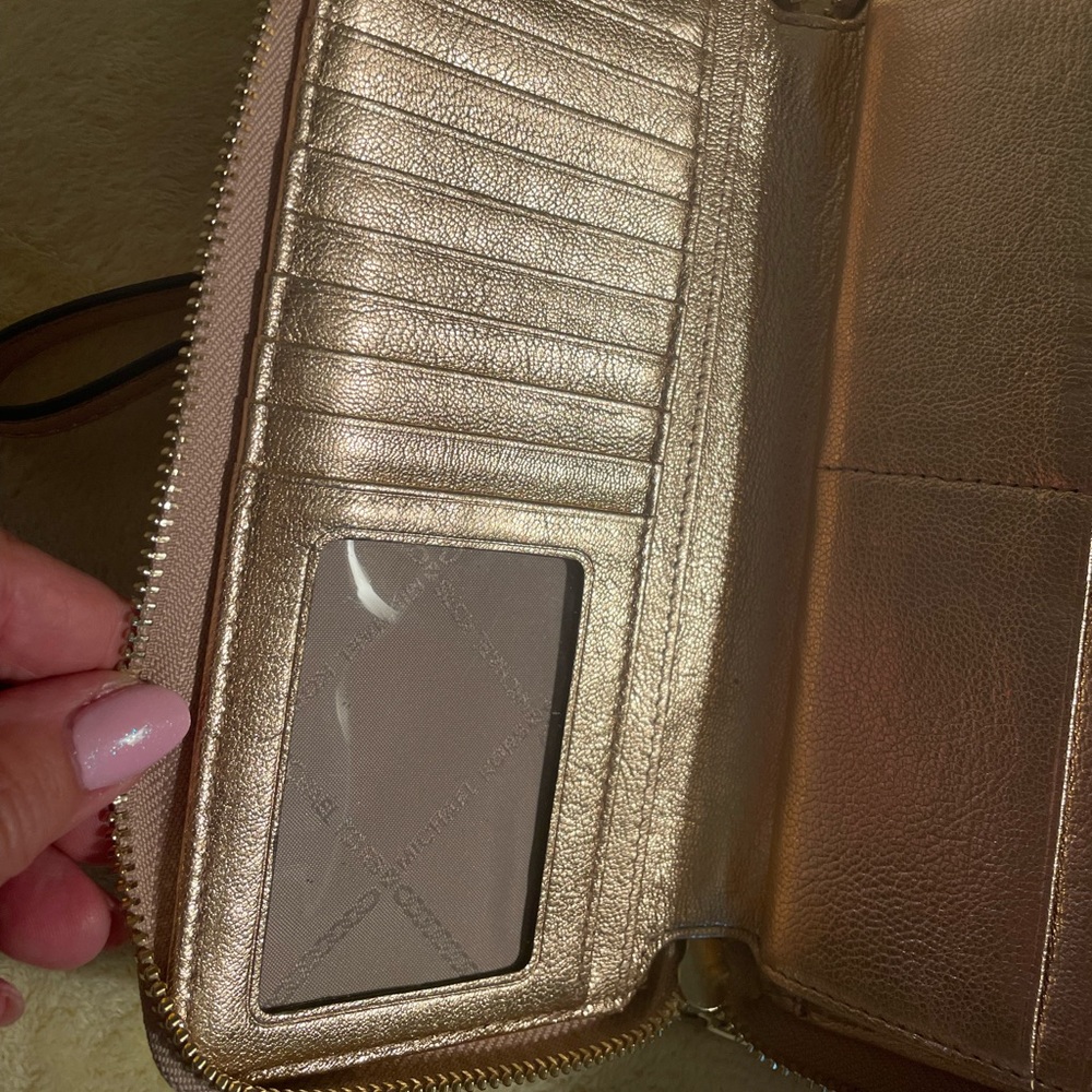 Michael Kors wristlet with 12 card slots, pockets + change purse. GORGEOUS!! - Picture 2 of 8